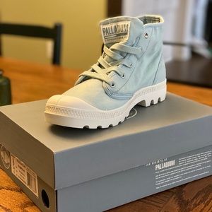 Palladium boots Pampa Hi Brand new never worn